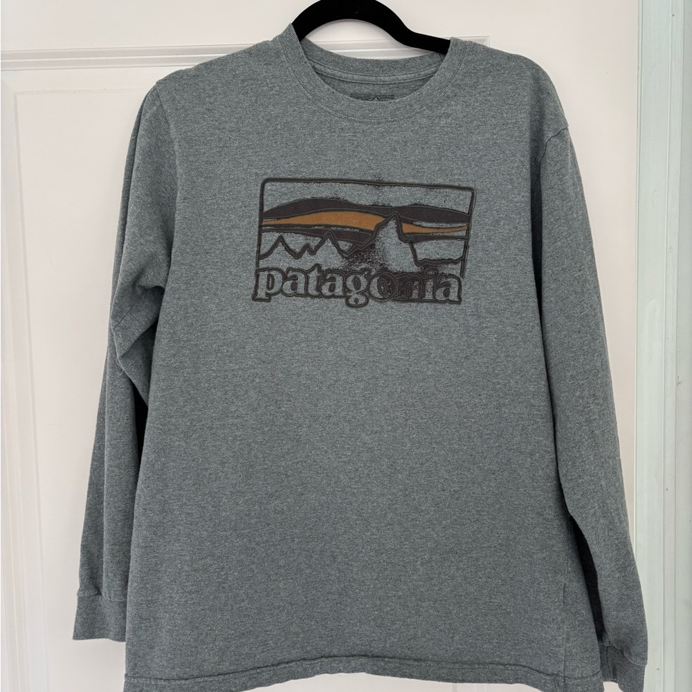 Patagonia Men's Long Sleeve Shirt in Gray